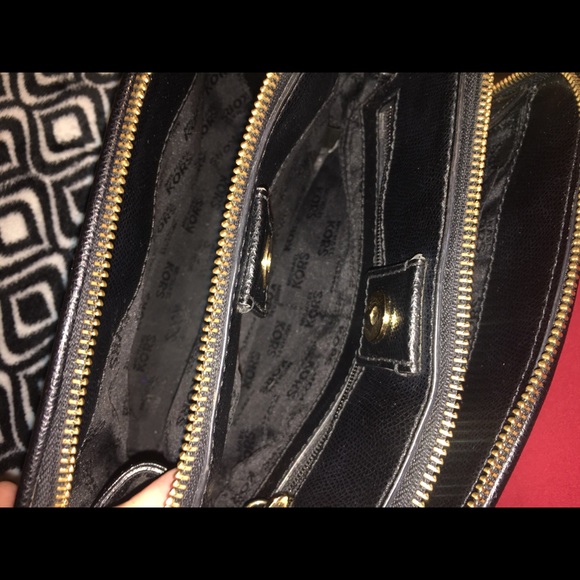MICHAEL KORS crossbody black purse - Picture 8 of 8